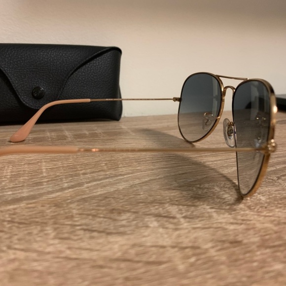 Classic Ray-Ban Gradient Aviators - Picture 2 of 3